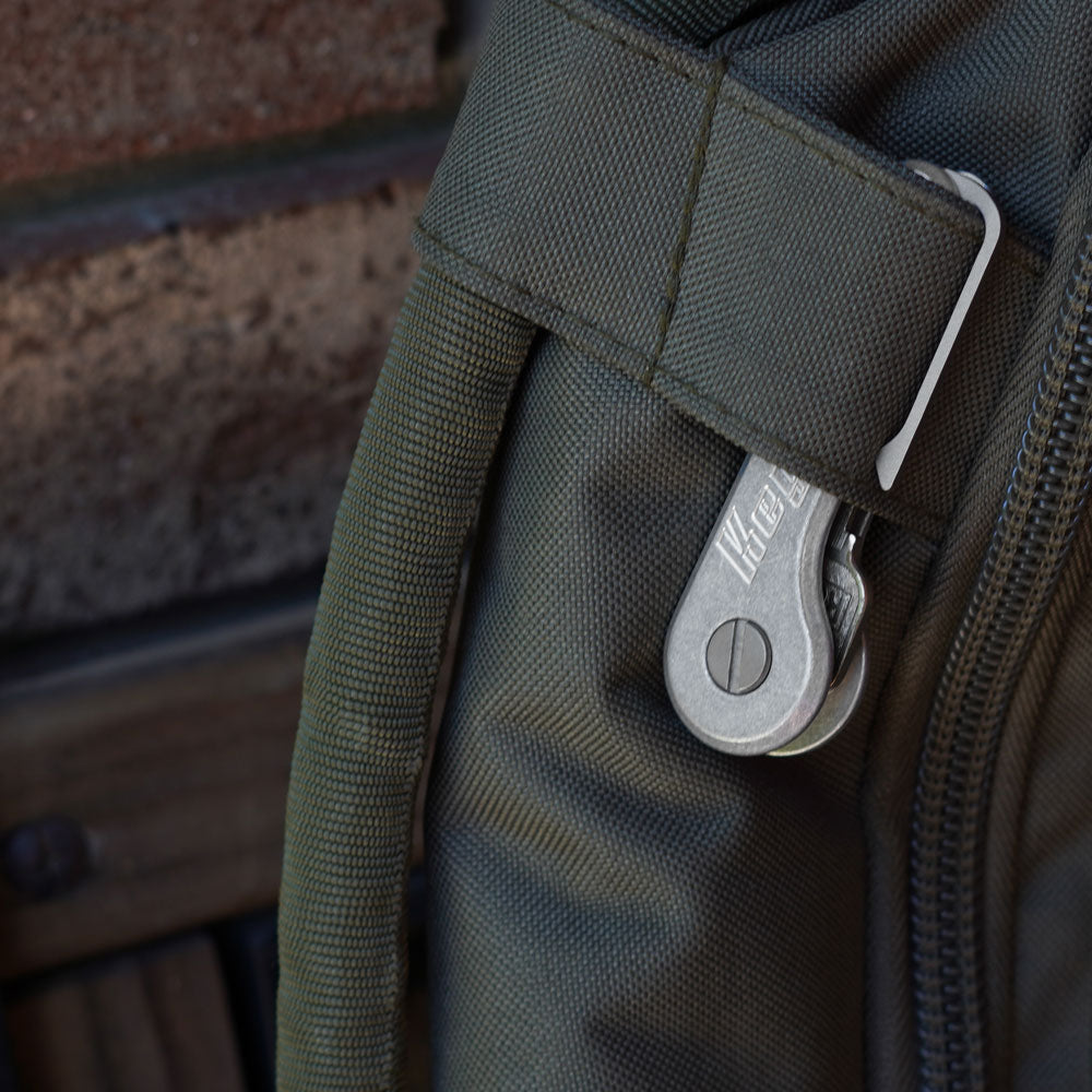 Aluminum-KeyBar-JR-with-Reversed-Titanium-Pocket-Clip-on-Backpack
