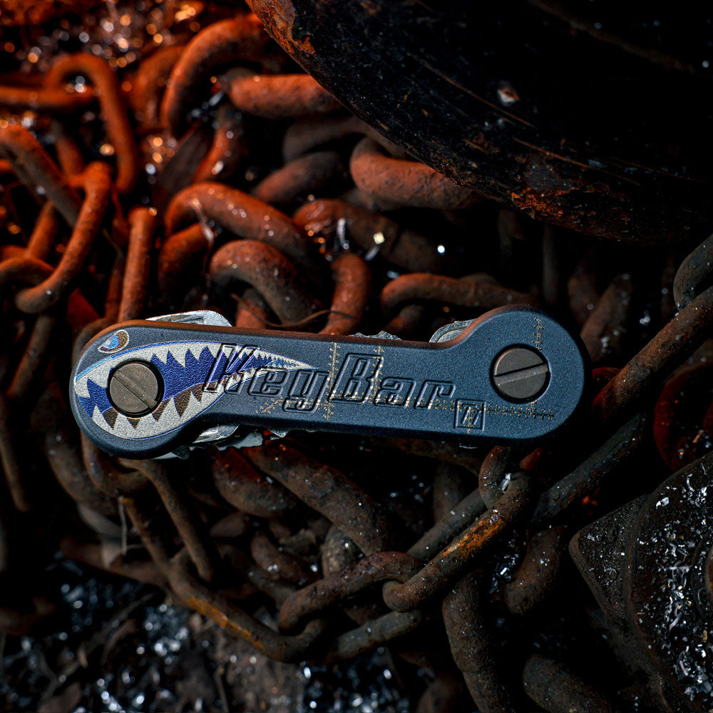 Bomber-Titanium-KeyBar-Key-and-Tool-Holder-closed-front