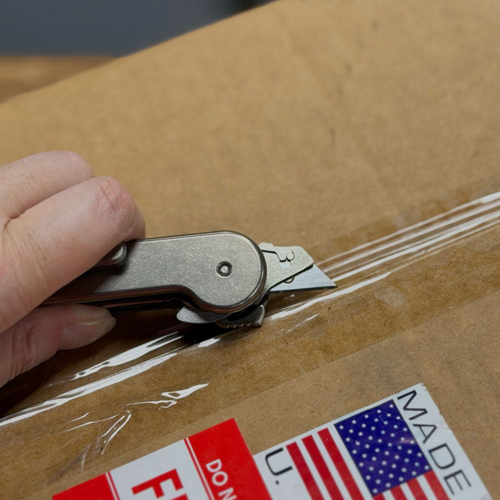 KeyBar-Key-Organizer-Mini-Utility-Tool-Razor-Blade-with-box-2