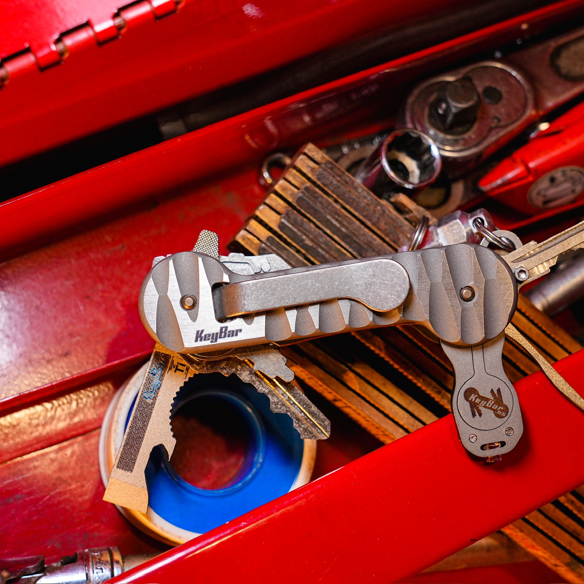 Slayer_Titanium_KeyBar_Key_and_Tool_Organizer_with_standard_titanium_pocket_clip_and_multi_tool_and_flashlight_back