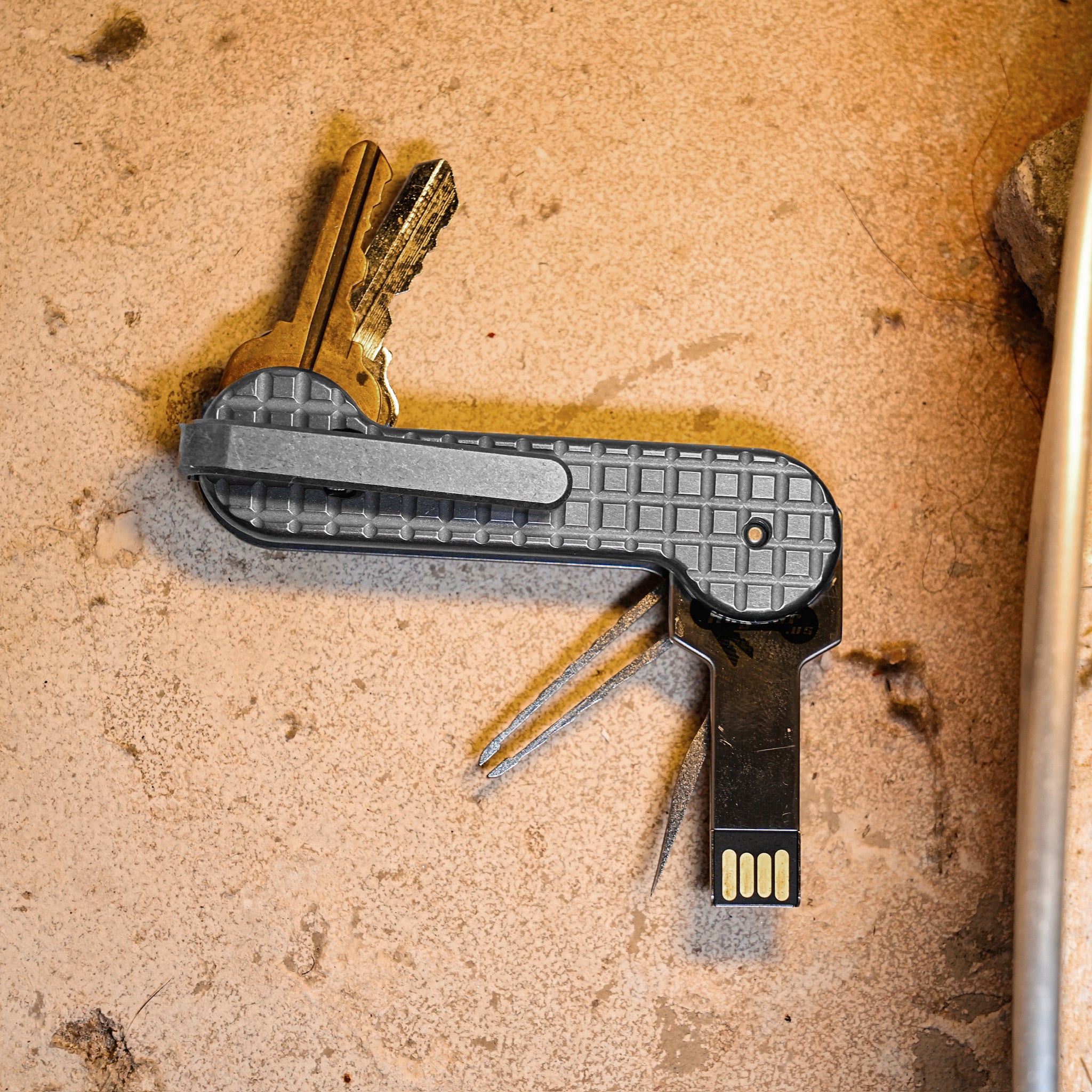 Stonewashed Grenade Titanium KeyBar | Rugged Titanium Key